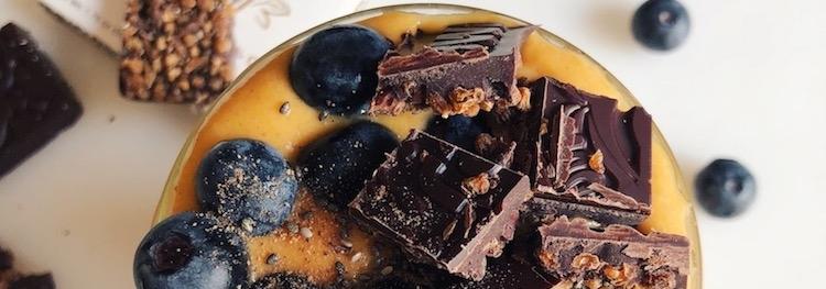 A Creamy Superfood Sweet Potato Pie Shake to Ring in the Fall | rawguru.com