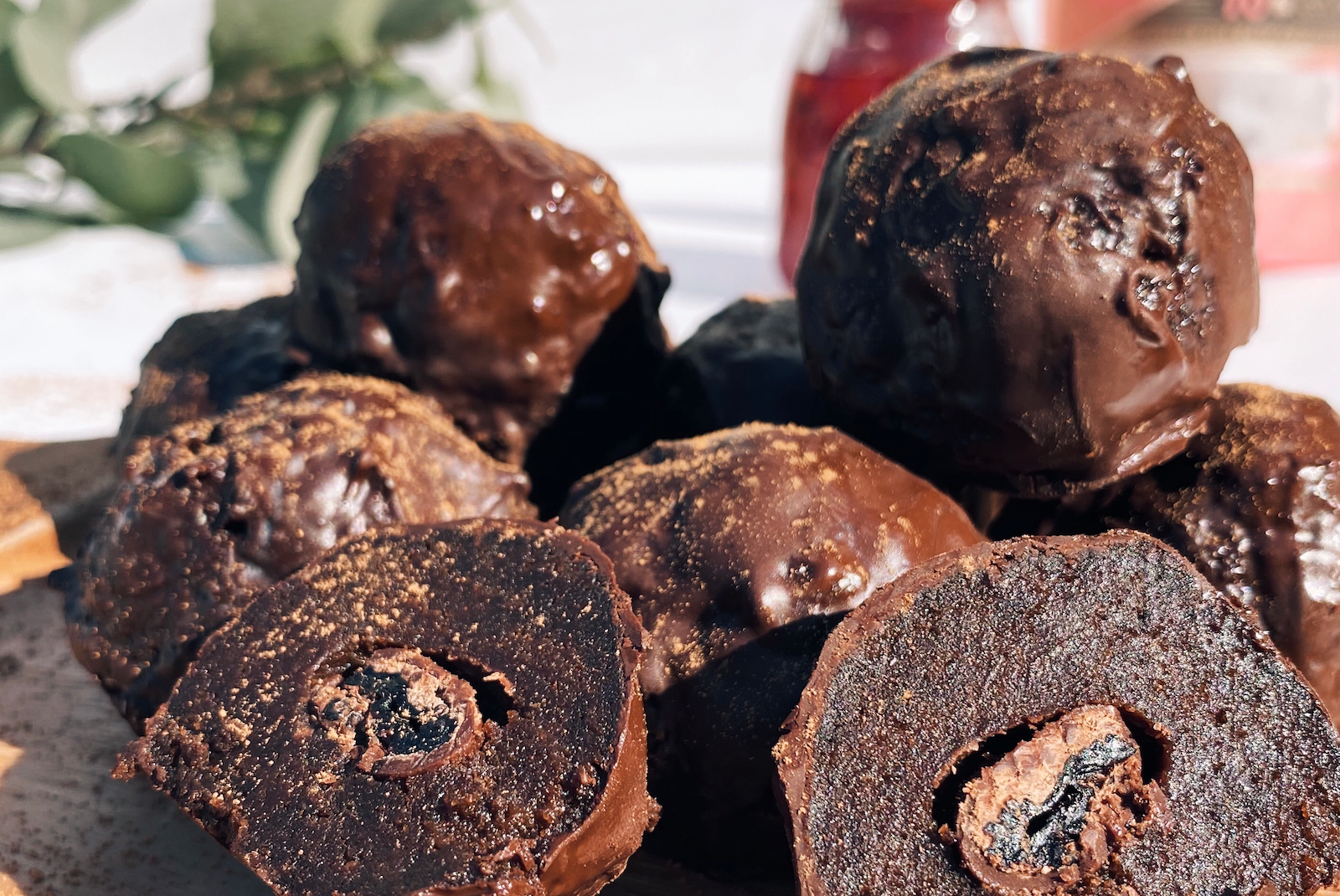 Gluten Free Black Forest Cake Ball Truffles
| rawguru.com