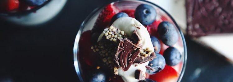 Red, White and Blue Raw Berry Cheesecake Parfaits (Recipe!) | rawguru.com